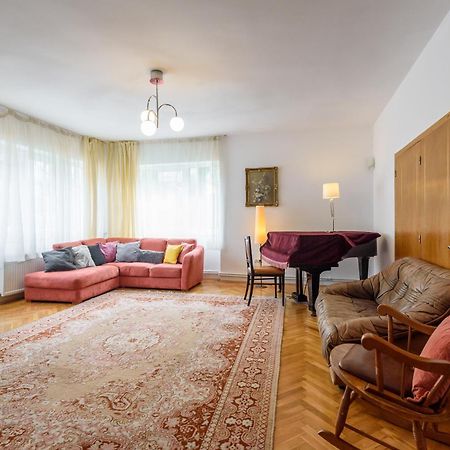 Casa Cu Cires Brasov Apartment ภายนอก รูปภาพ