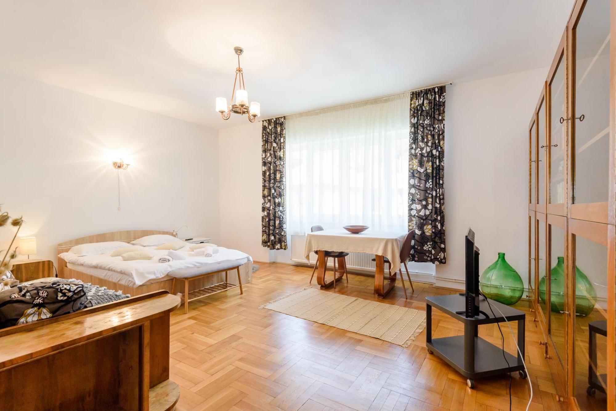 Casa Cu Cires Brasov Apartment ภายนอก รูปภาพ